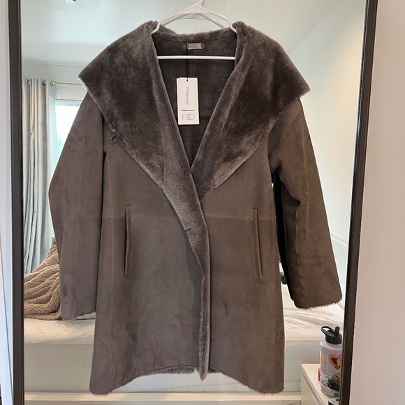 HiSO Genuine Shearling Baylie Reversible Fur Coat NWT XS Designer - Picture 2 of 6